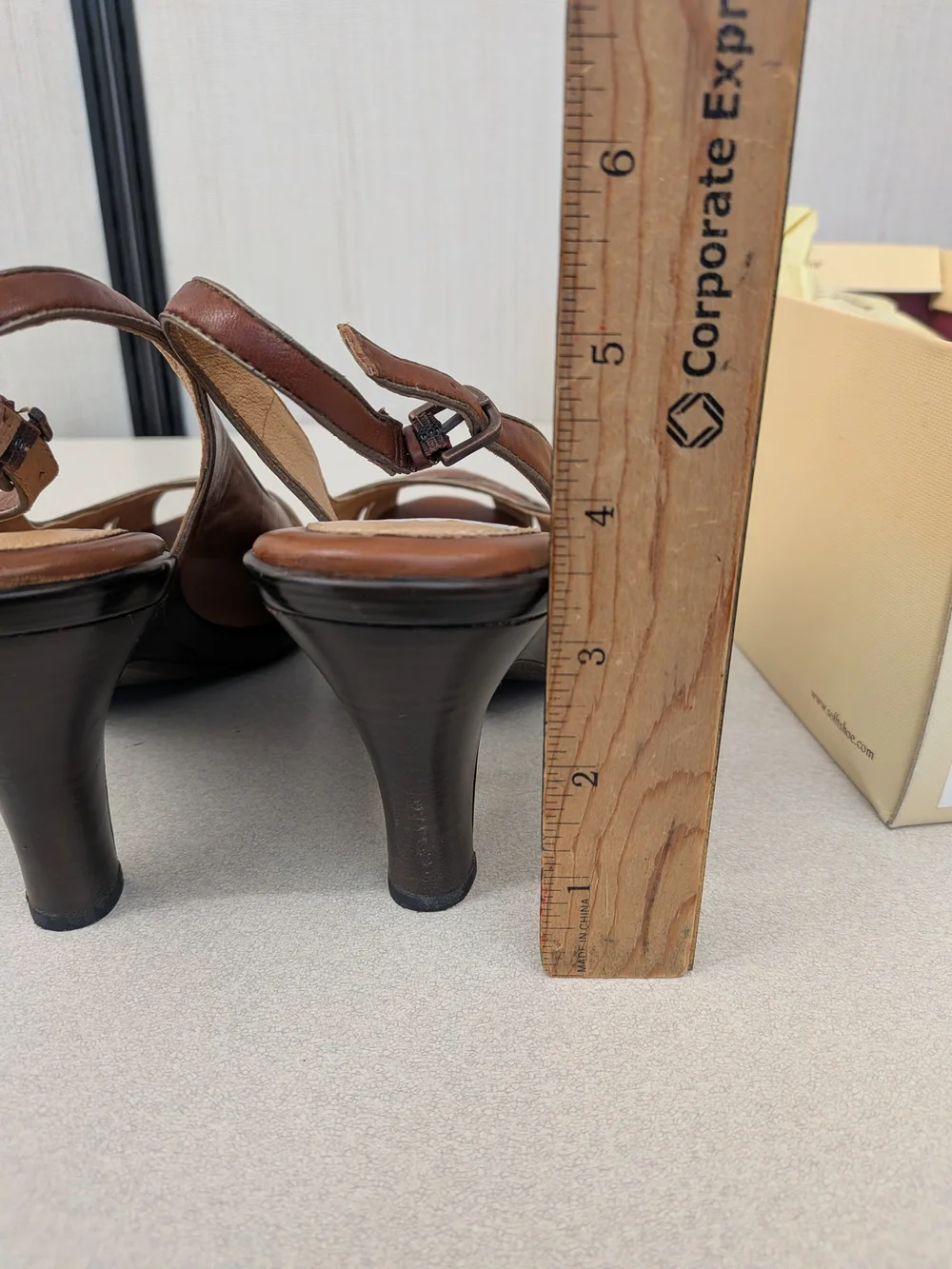 Sofft Women’s Brown Leather Peep-Toe Slingback Heels. Size 10.